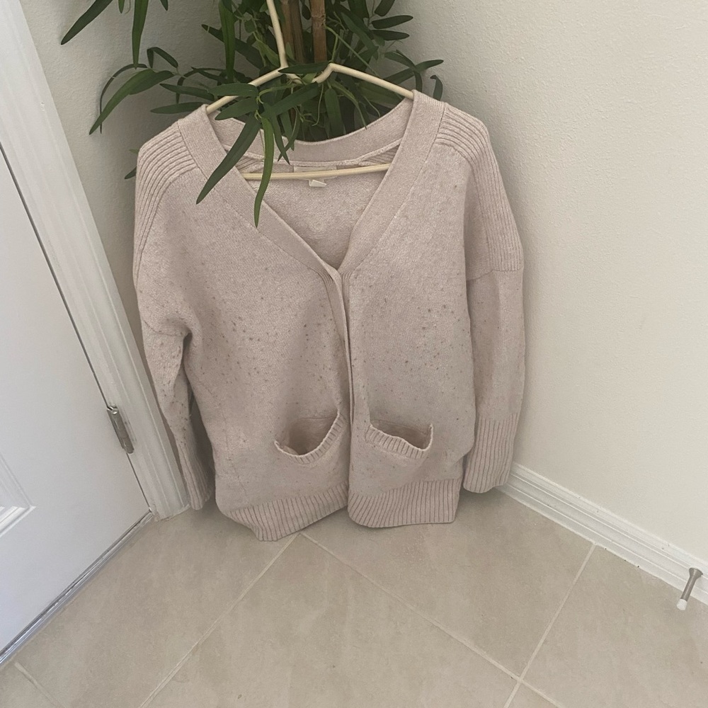 Treasure Bond sweater size large color cream